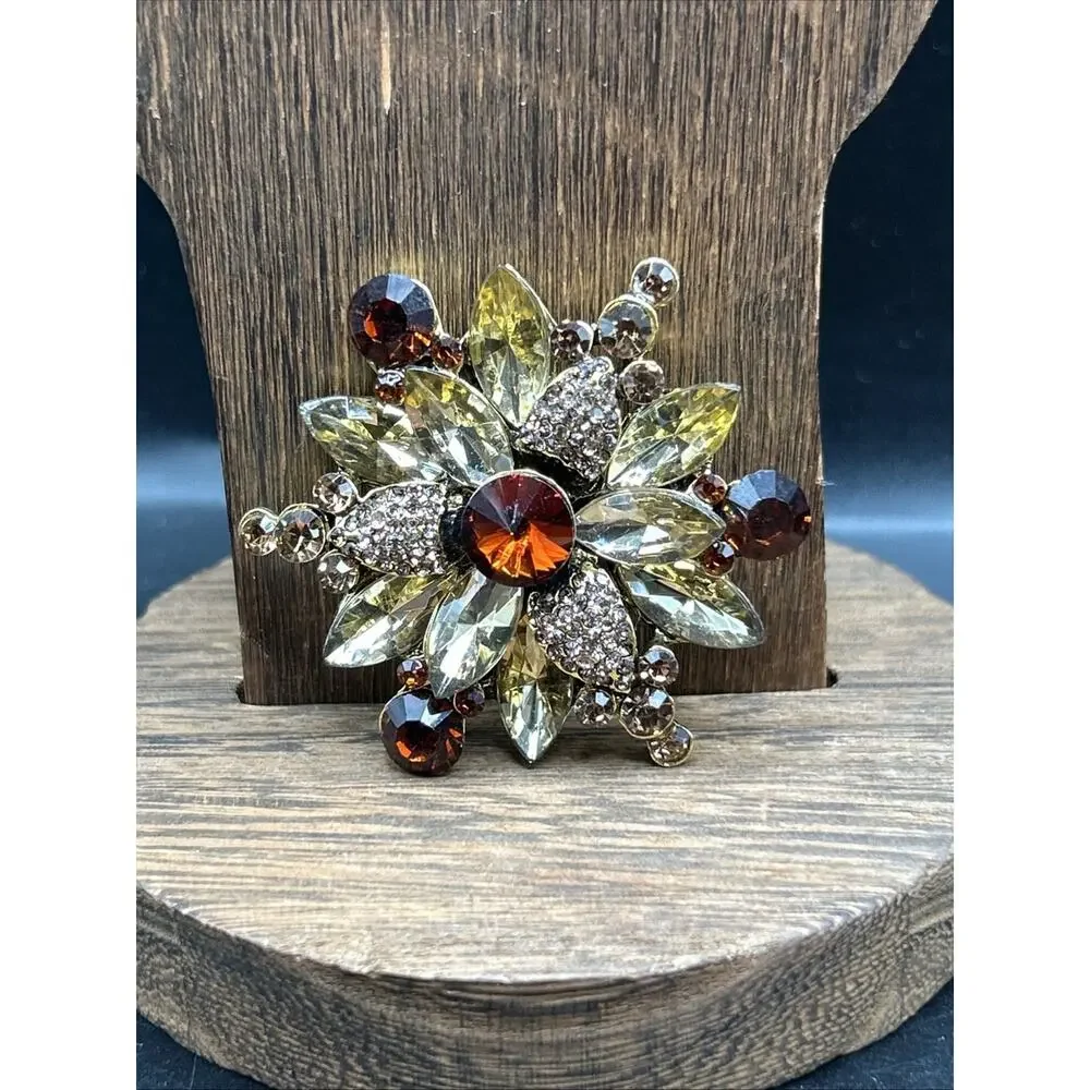 Modern Flower Starburst Pin Brooch Gold tone 1 3/4” Long Amber Color Rhinestones